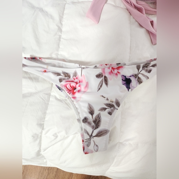 Pink ribbon and flower Bikini - Picture 3 of 4